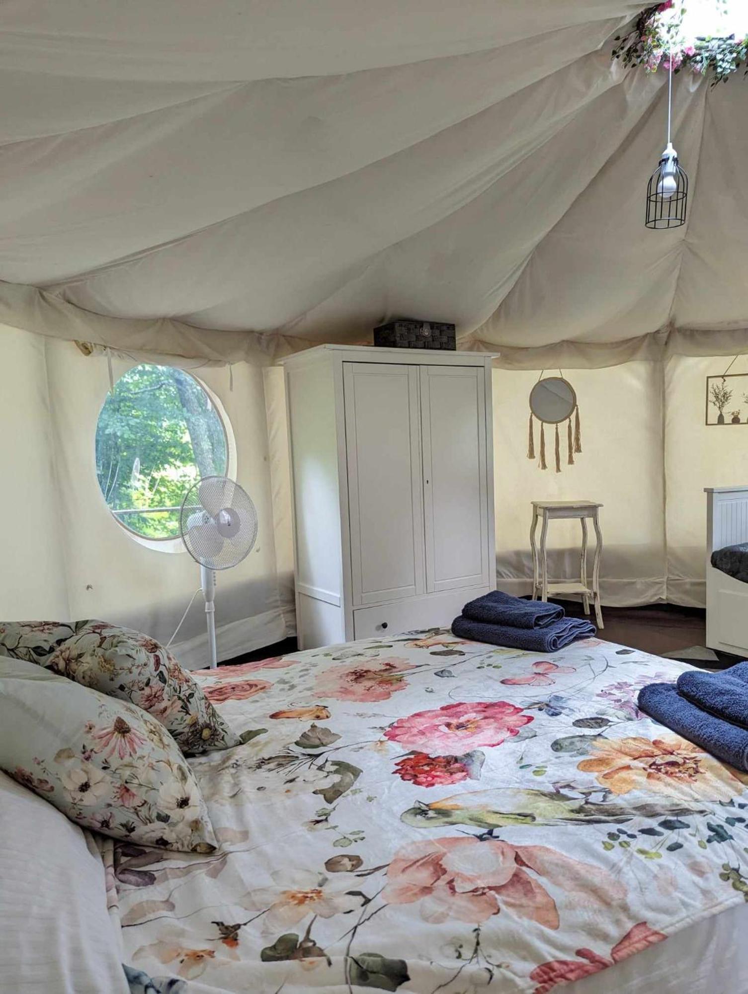 Luxury Glamping @Moulin Des Forges Hotel Moutier-Malcard Exterior photo
